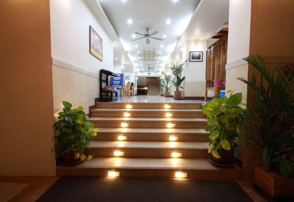 هتل فرست رزیدنس